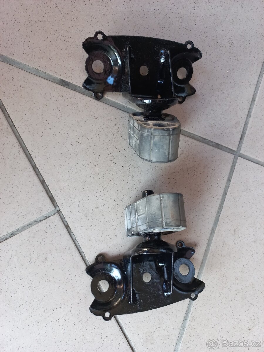 Držáky výfuku VW Touareg 7P