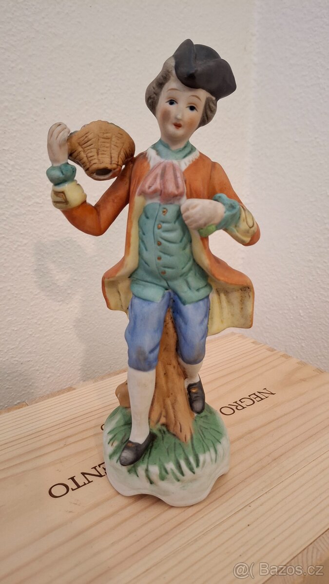 Starožitná porcelánová soška