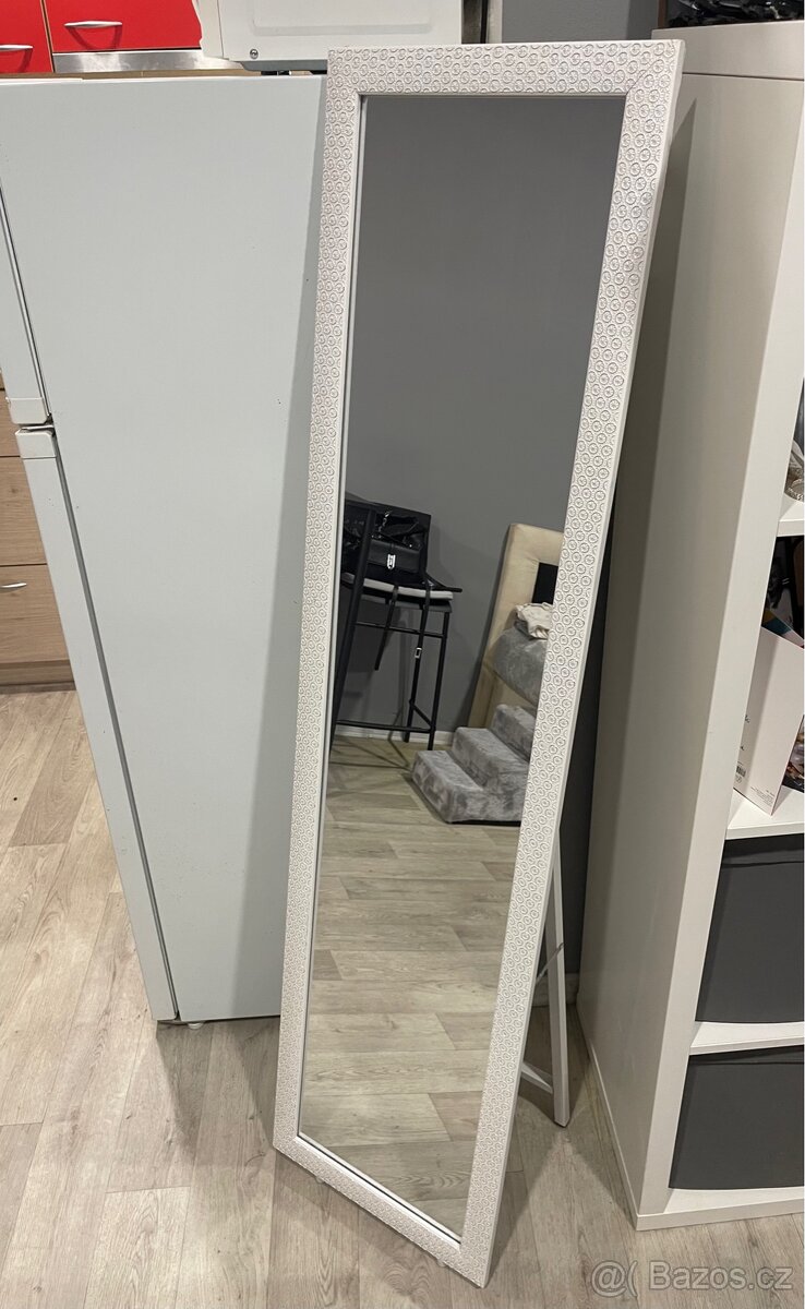 Stojací zrcadlo