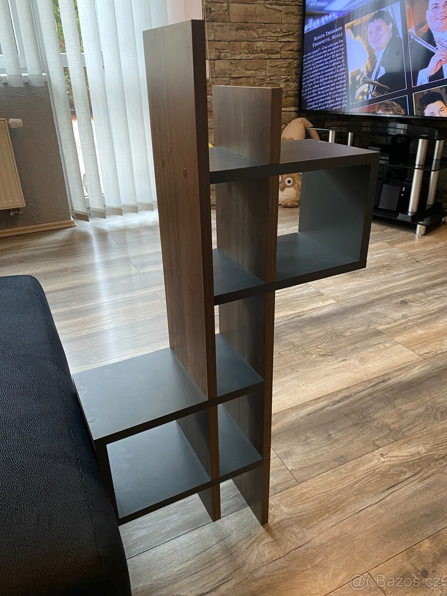 NÁSTĚNNÁ POLIČKA