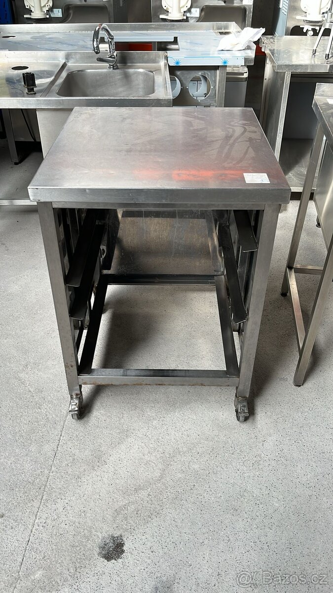 Nerezová podestavba