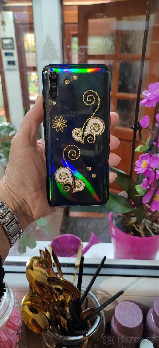 Samsung galaxy A50 modrá perleť +12 krytů