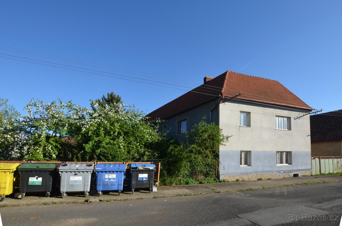 Prodej rodinného domu k rekonstrukci s hospodářským zázemím