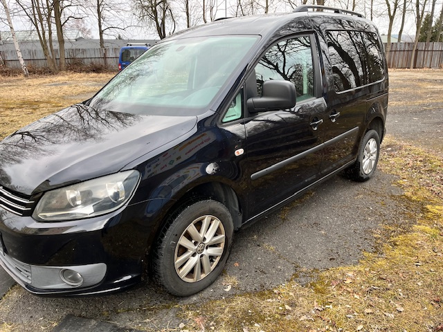 VW Caddy 1.6 Tdi černá metal