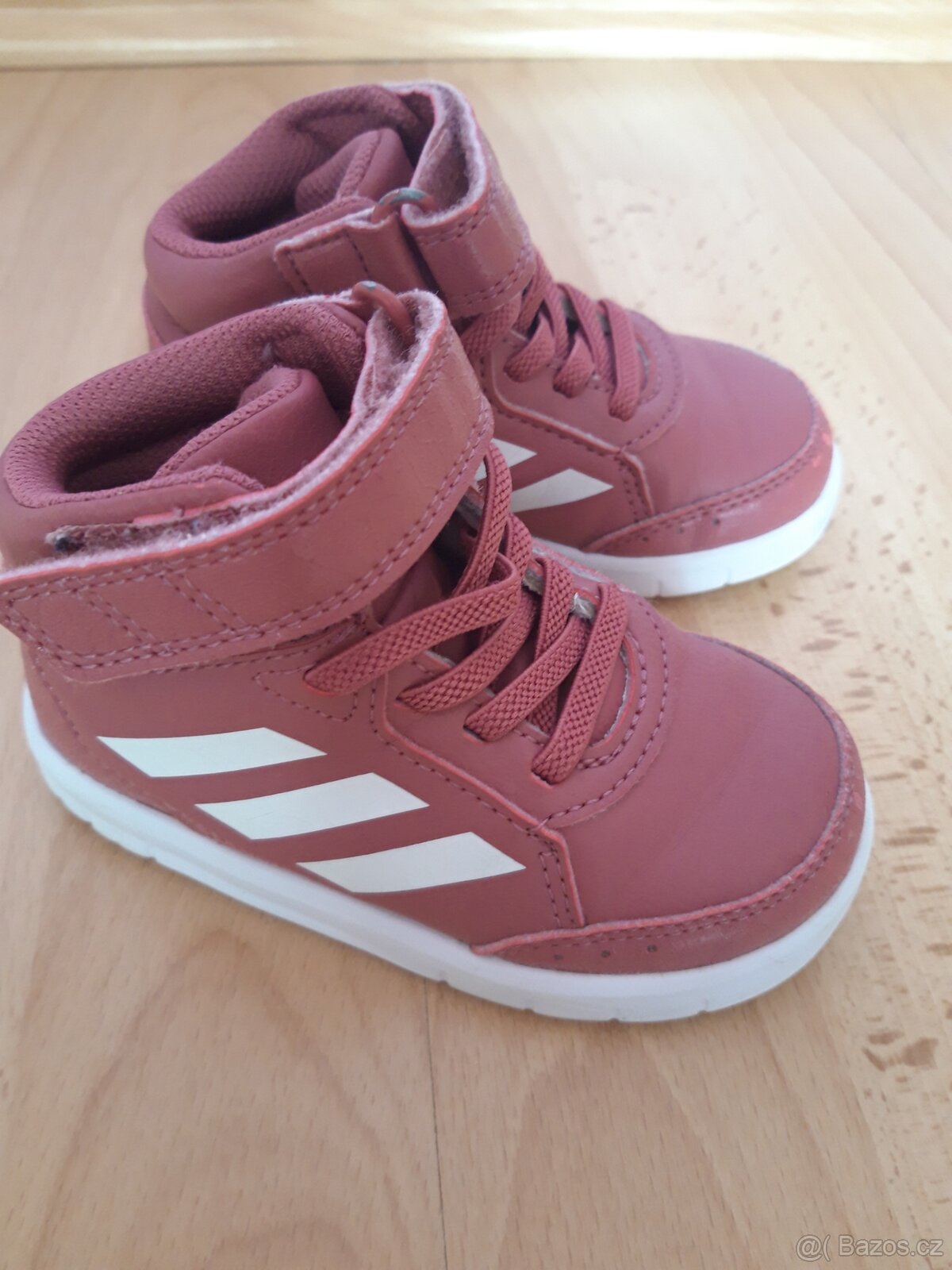 Snikersy značky Adidas, rozměr 21