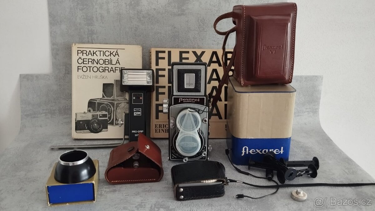Starý fotoaparát Flexaret + pouzdro, příslušenství, krabice