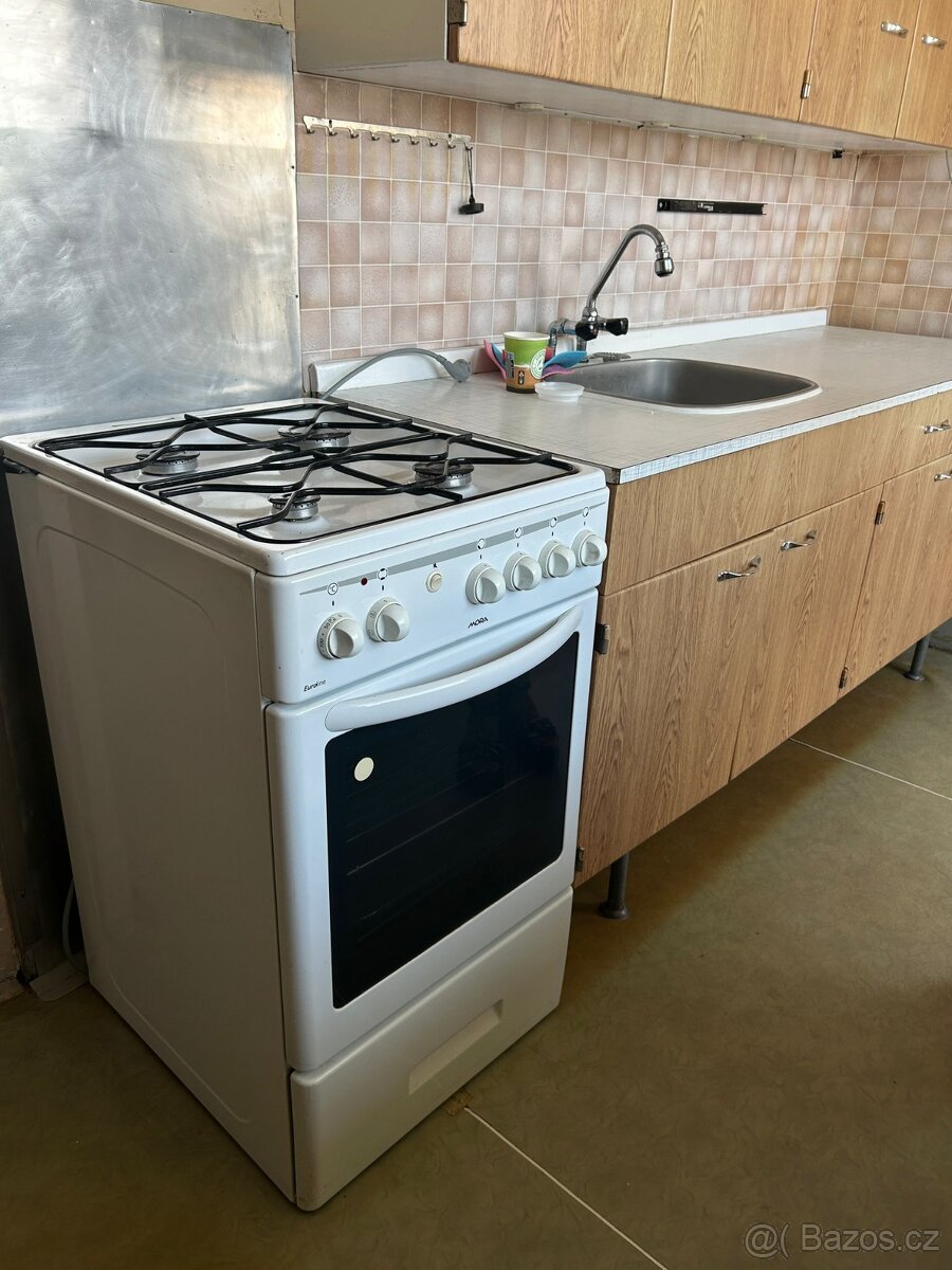 plynový sporák s elektrickou troubou