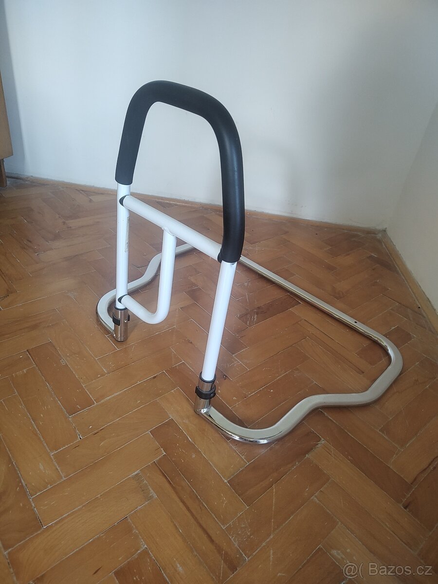 Madlo k posteli