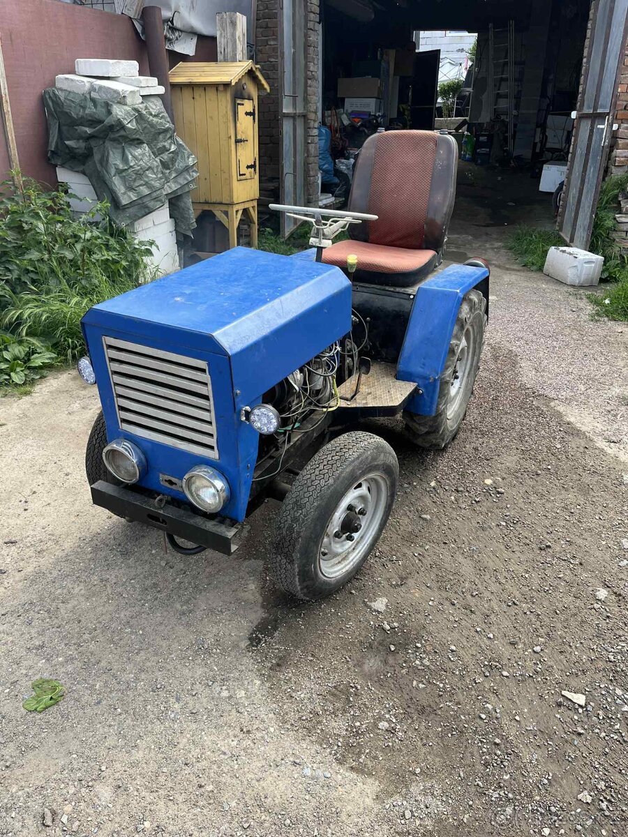 Malotraktor s hydraulikou