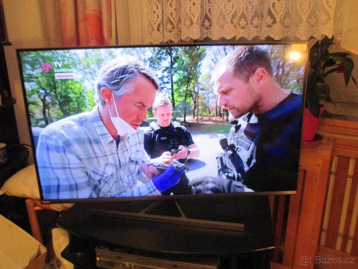 Philips s podsvícení+STOJAN na zeď uhl. 110cm