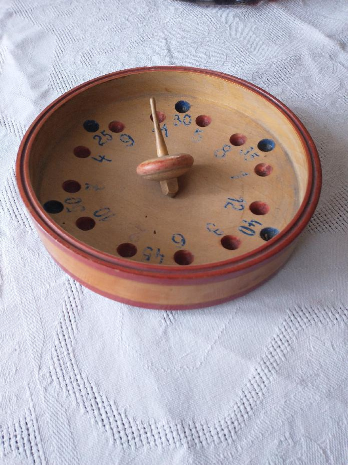 Stará dětská hračka - ruleta