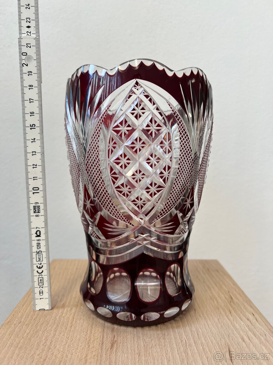 Starožitné broušené české rubínové křišťálové sklo