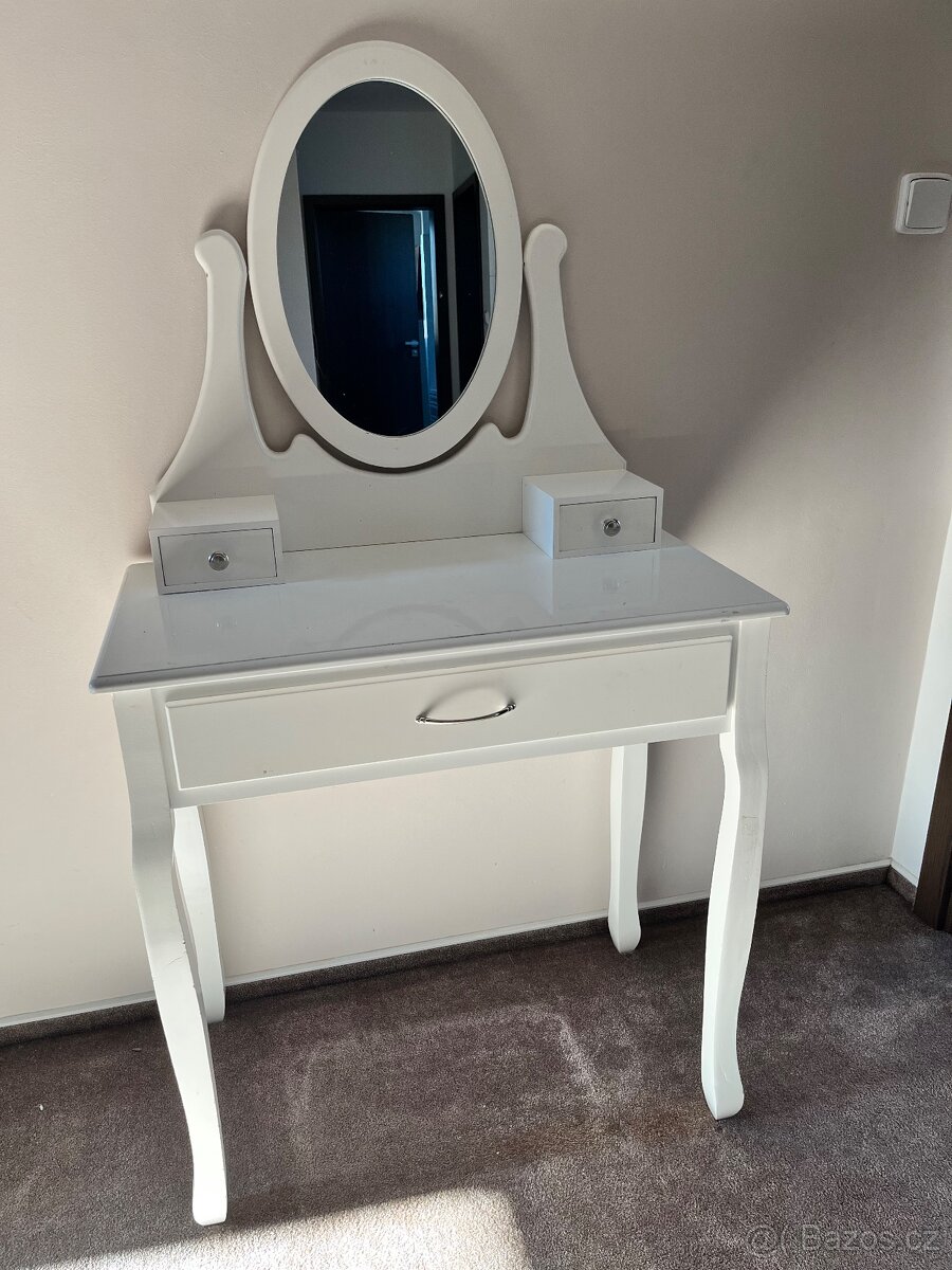 Toaletní stolek - bílý