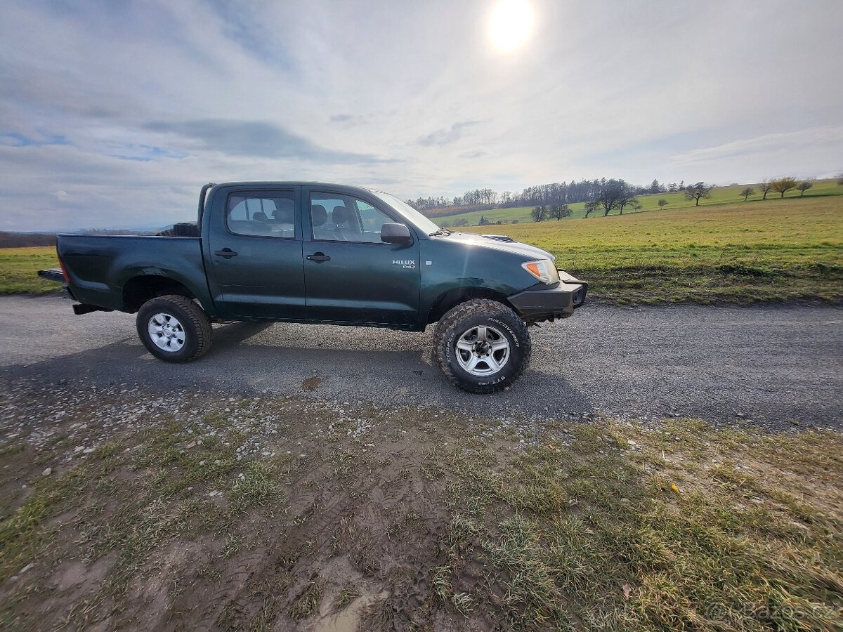 Prodám Toyotu hilux 2.5 d4d 88kw 2008