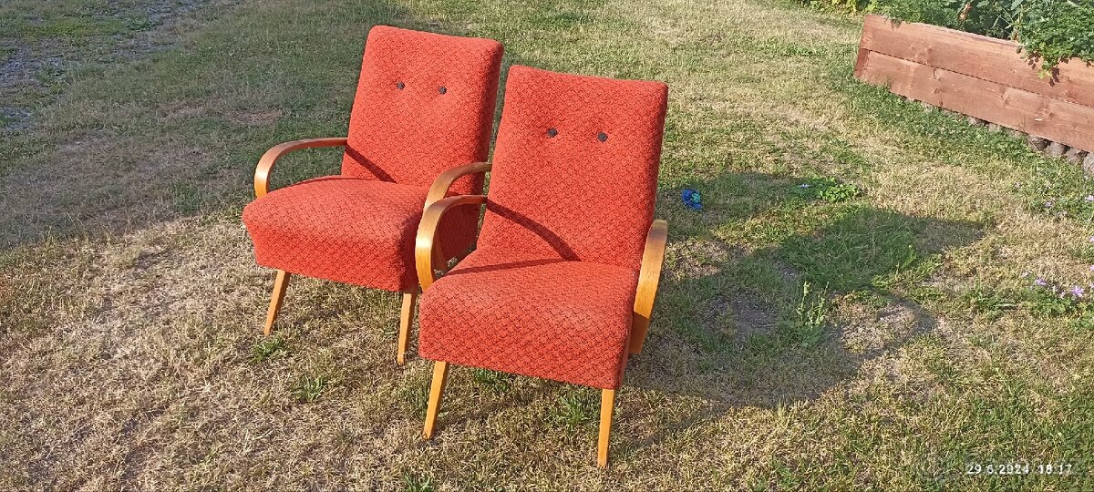 Křesla Brusel solidní stav žádný šrot