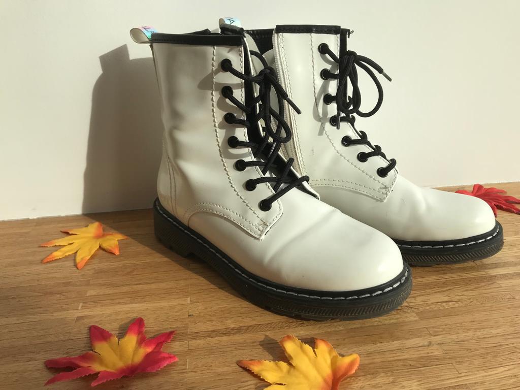 Bile kotnikove boty CATWALK