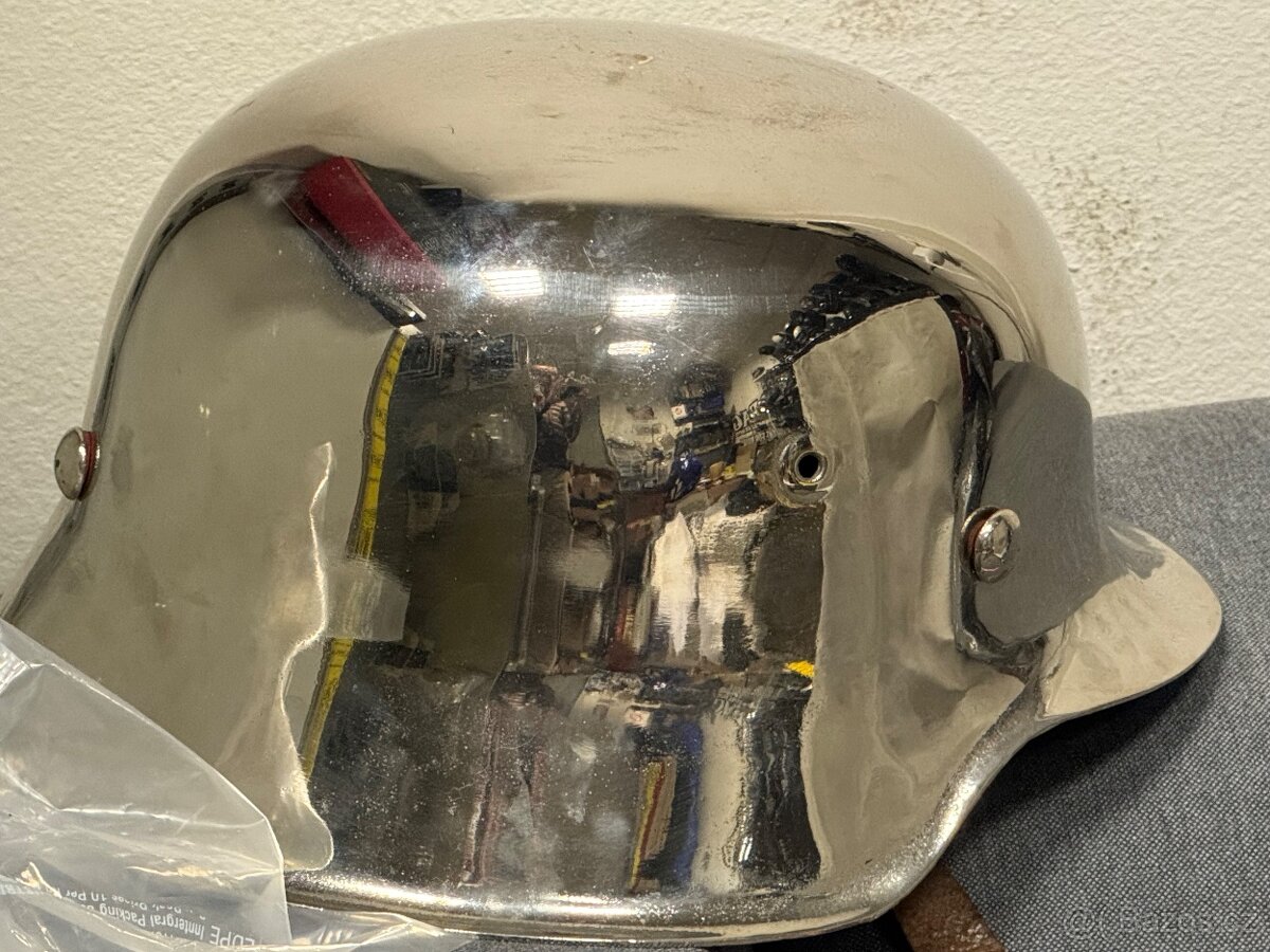 Retro helma na motorku