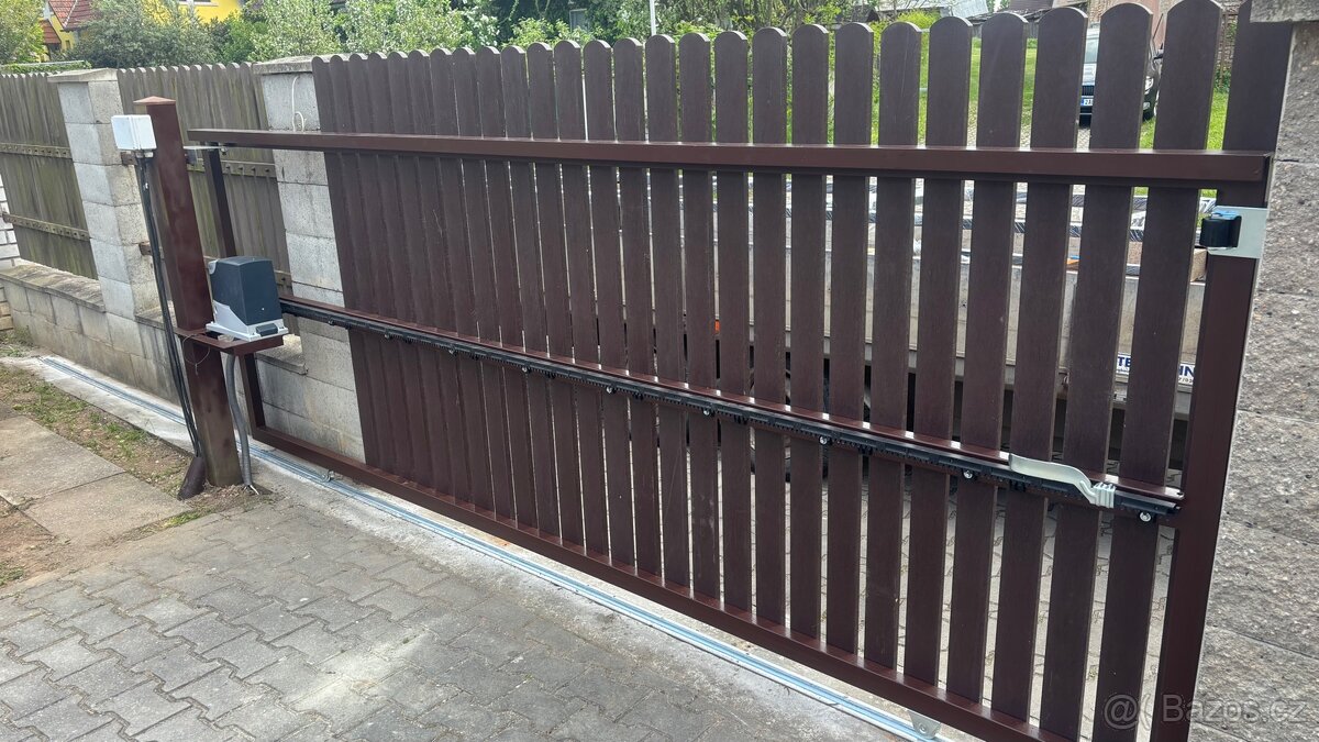 Ocelove konstrukce vrata