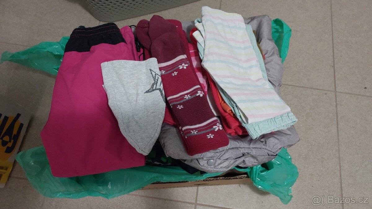 Obleceni holka cca 3-4 roky