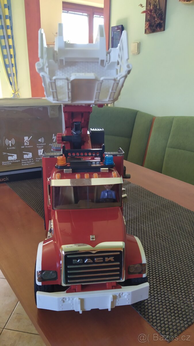 Hasičské auto RC model MACK 1)20