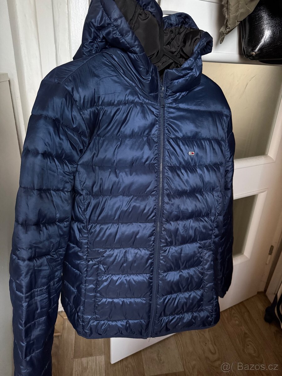 Modrá bunda Tommy Hilfiger vel.M