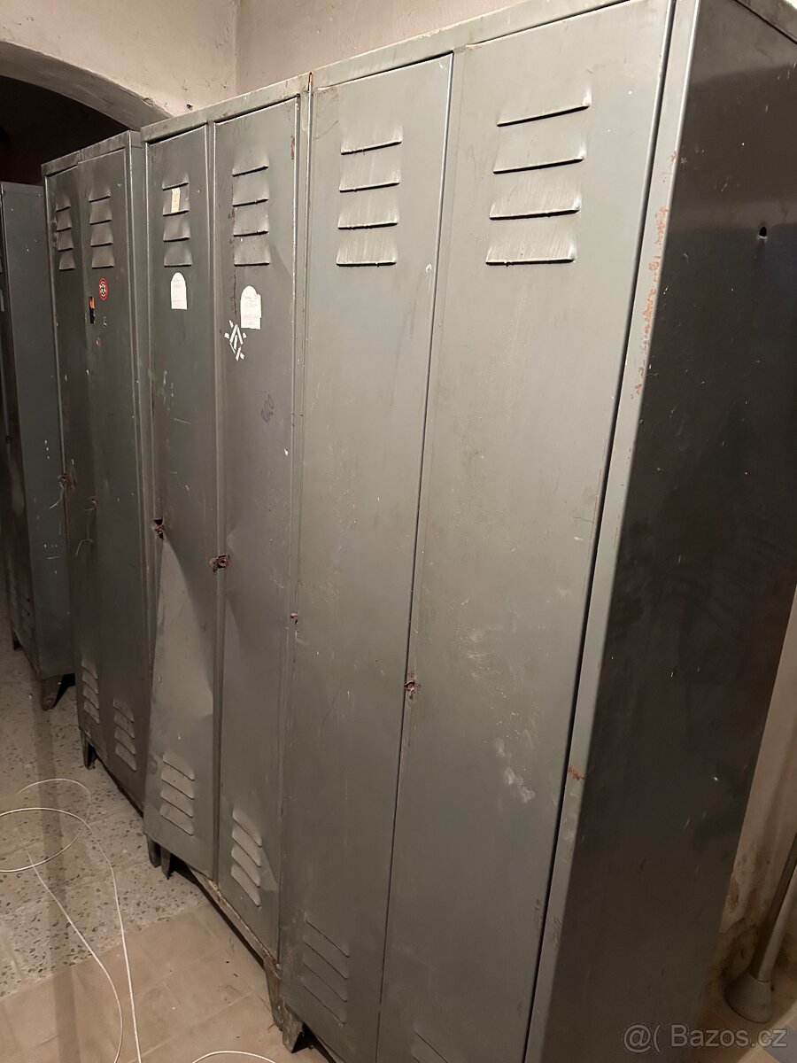 Prodám šatní plechové skříňky