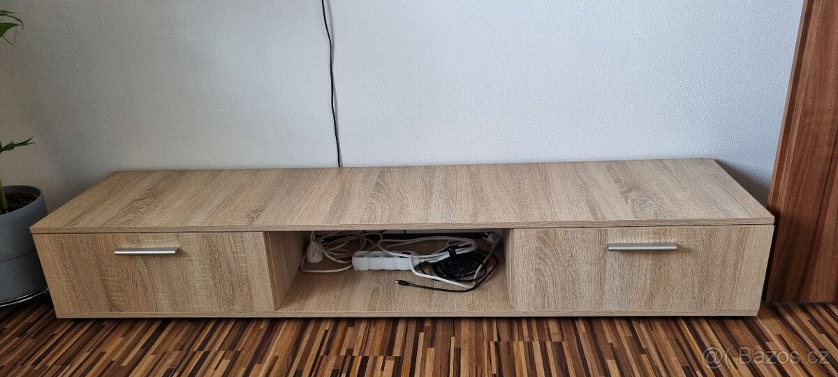 Televizní stolek
