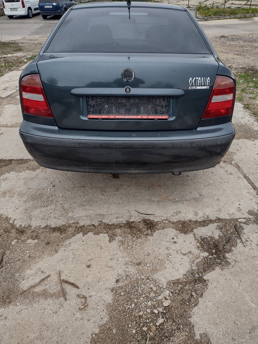 Škoda Octavia 1  zadní naraznik a jiné dily,