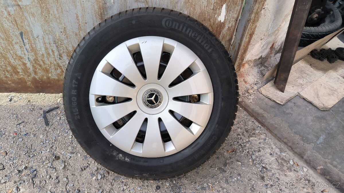 Mercedes-benz pneu s disky kryty a snímače TPMS 215/60 R17