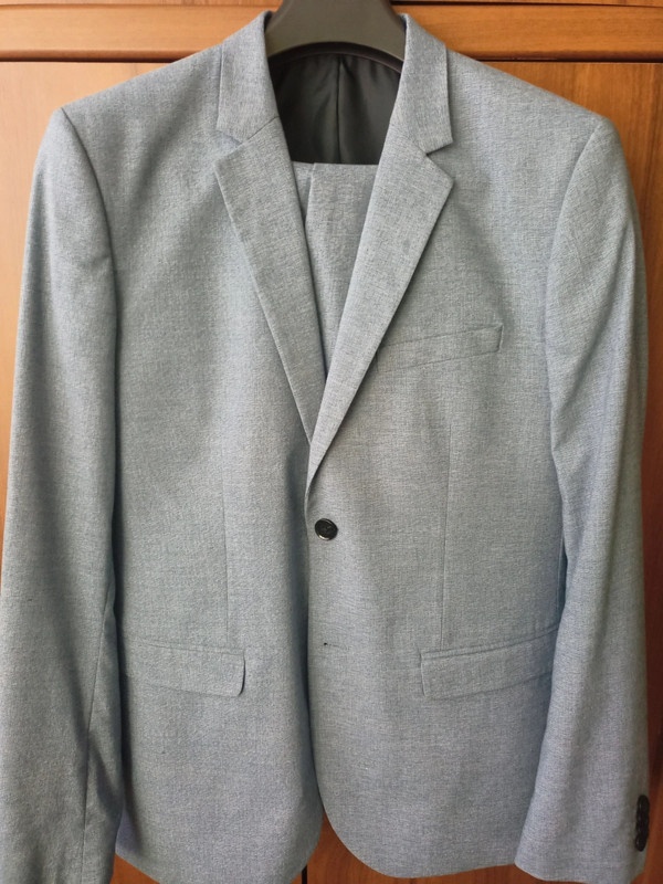 Krásný oblek  vel. 52/L zn. H&M