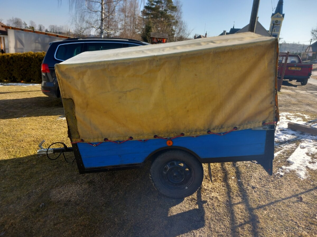 Přívěsný vozík s plachtou