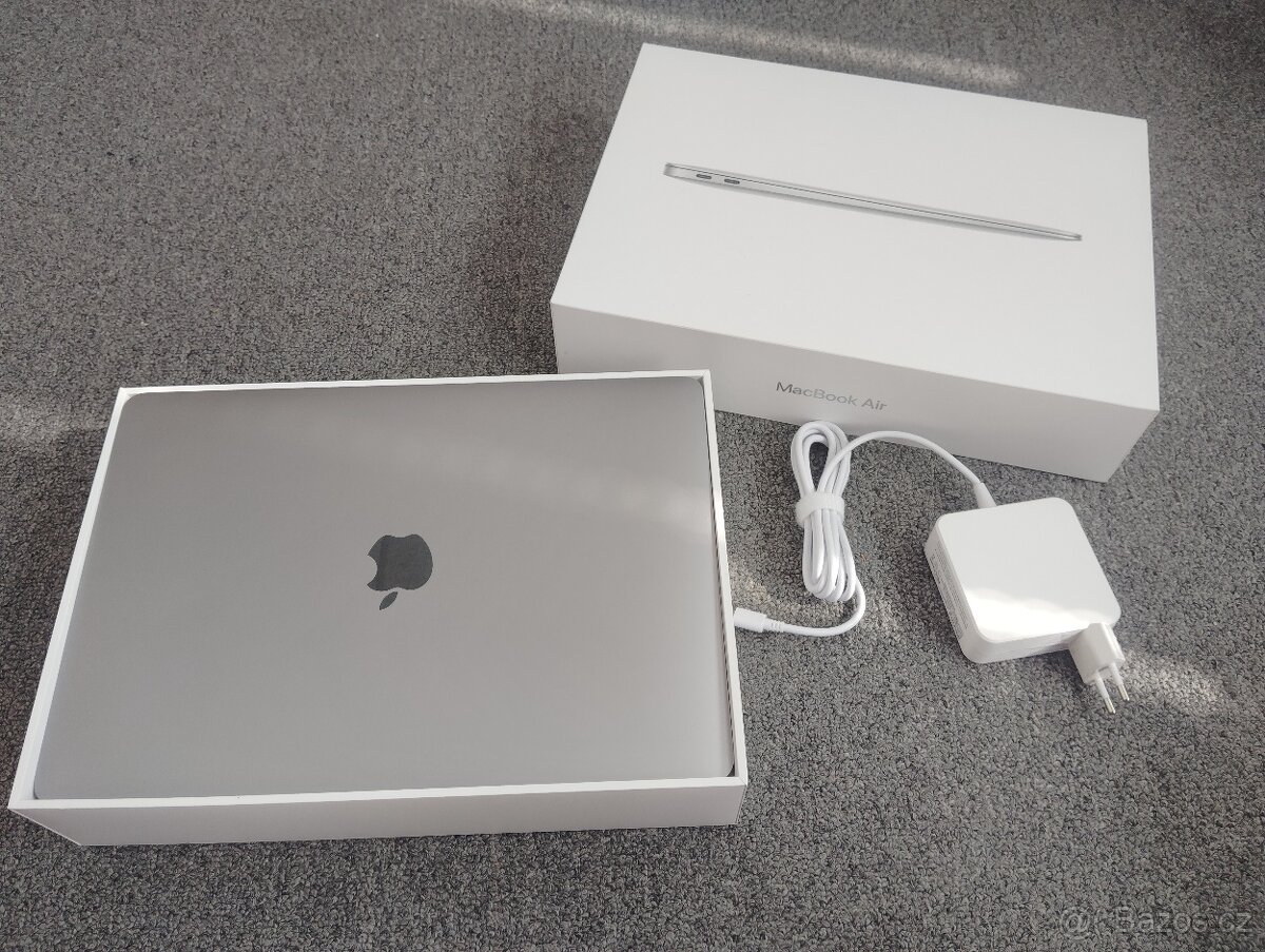 MacBook Air Apple M1 chip / 16GB RAM / 256GB solid-st