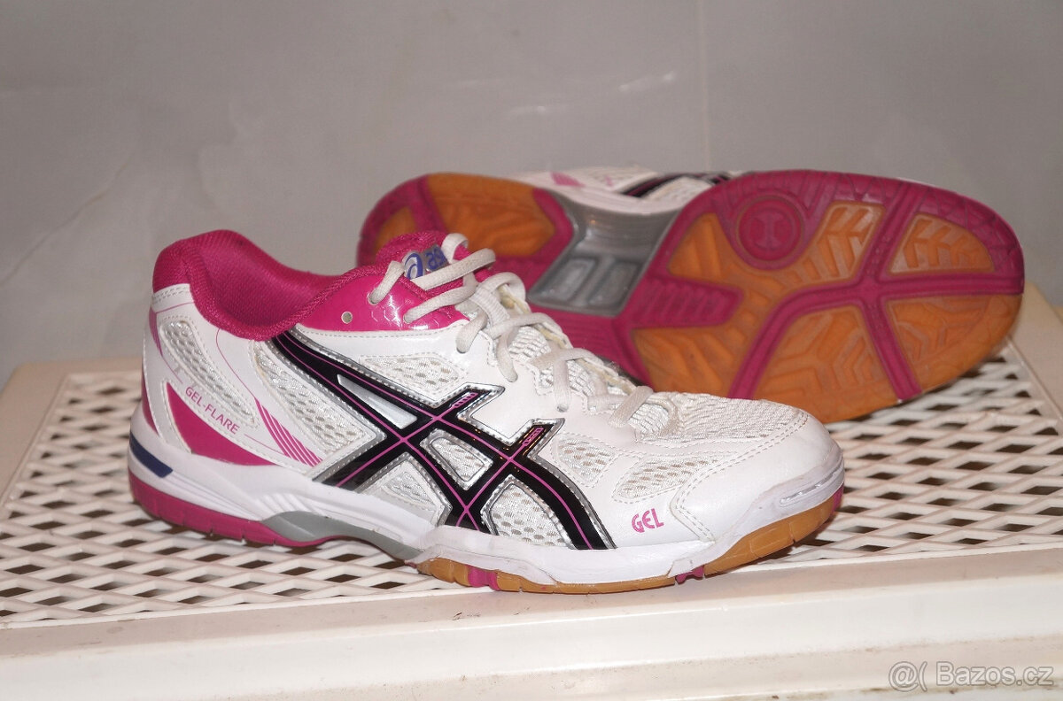Nové tenisky sálovky 39,5 sálové boty Asics vel. 25, bezva.