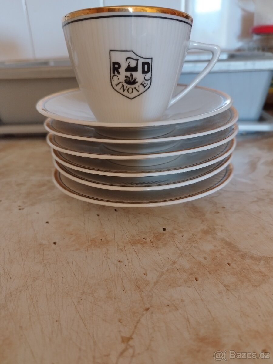 Porcelánové šálky a talířky
