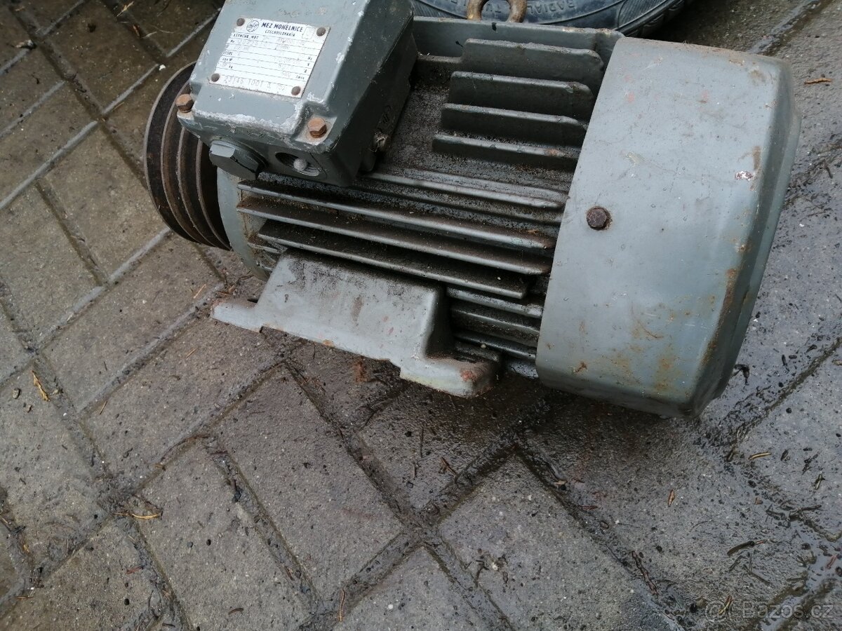 MEZ MOHELNICE 3 FÁZOVÝ MOTOR