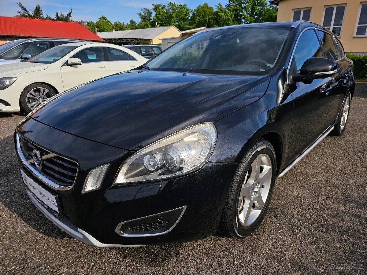 VOLVO V60 2012 T6 224 kW AWD 4x4 R-DESIGN,NAVI,PARK.KAMERA