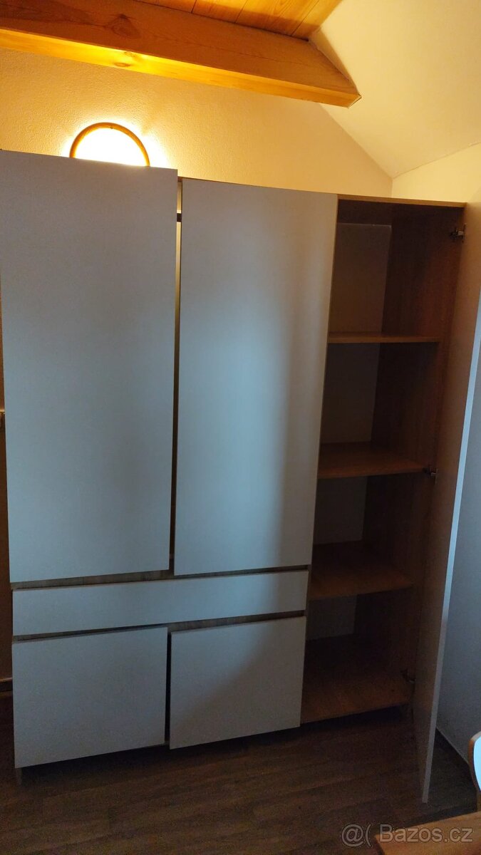 Prodám starší skříň