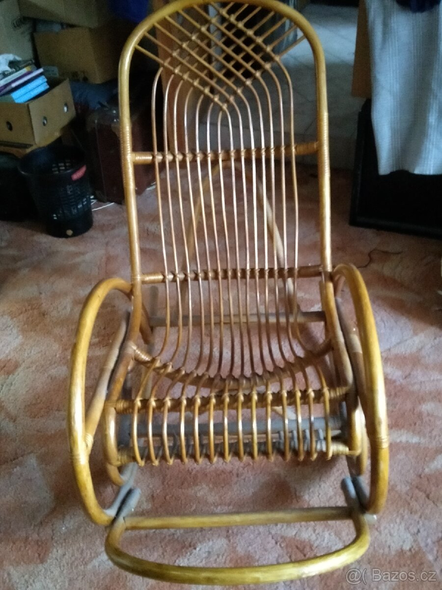 Ratanové houpací křeslo
