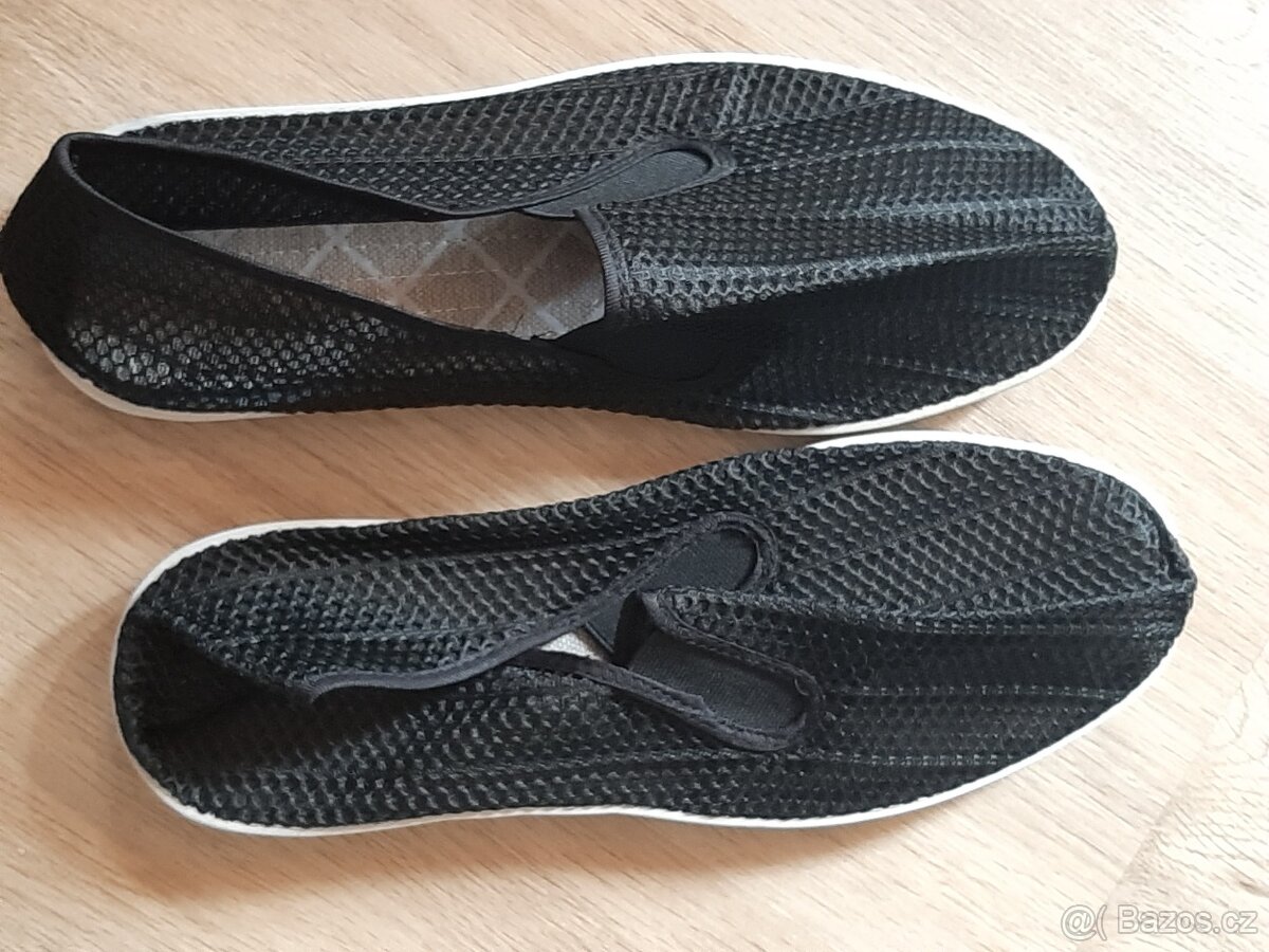 Letní síťové pánské botky
