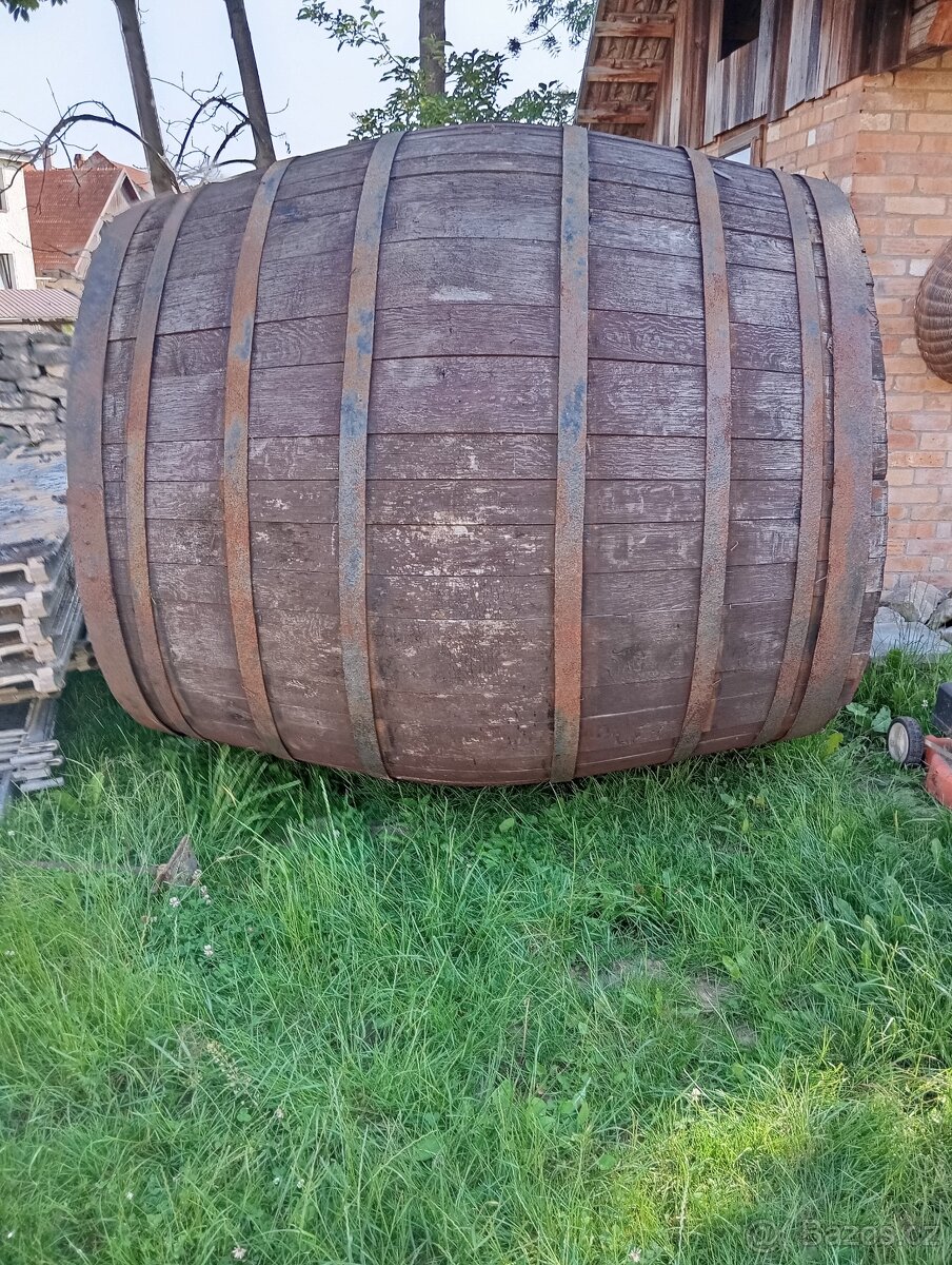 Dubové sud velké