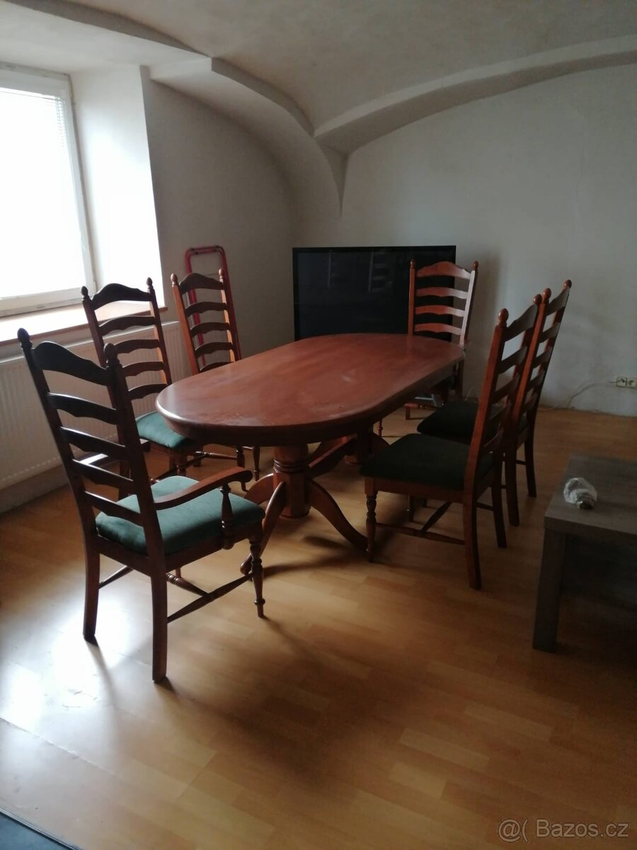 Rozkládací jídelní stůl+6 židlí -masiv