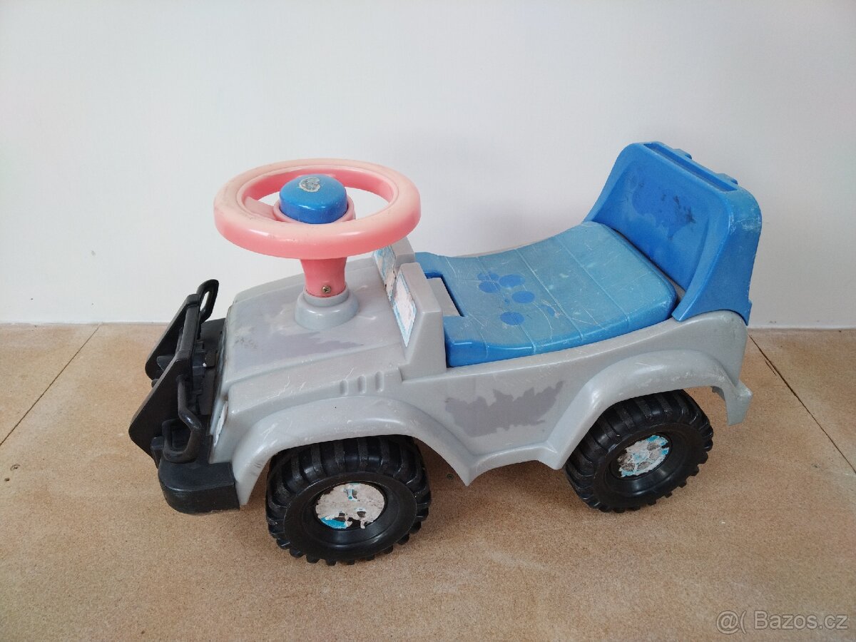 Odrážecí auto