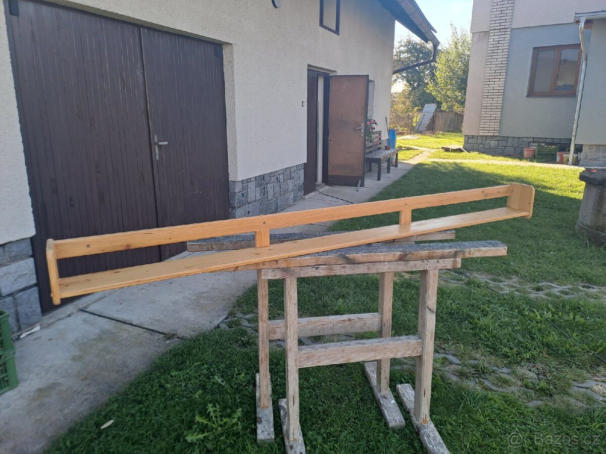 Políčka na stěnu