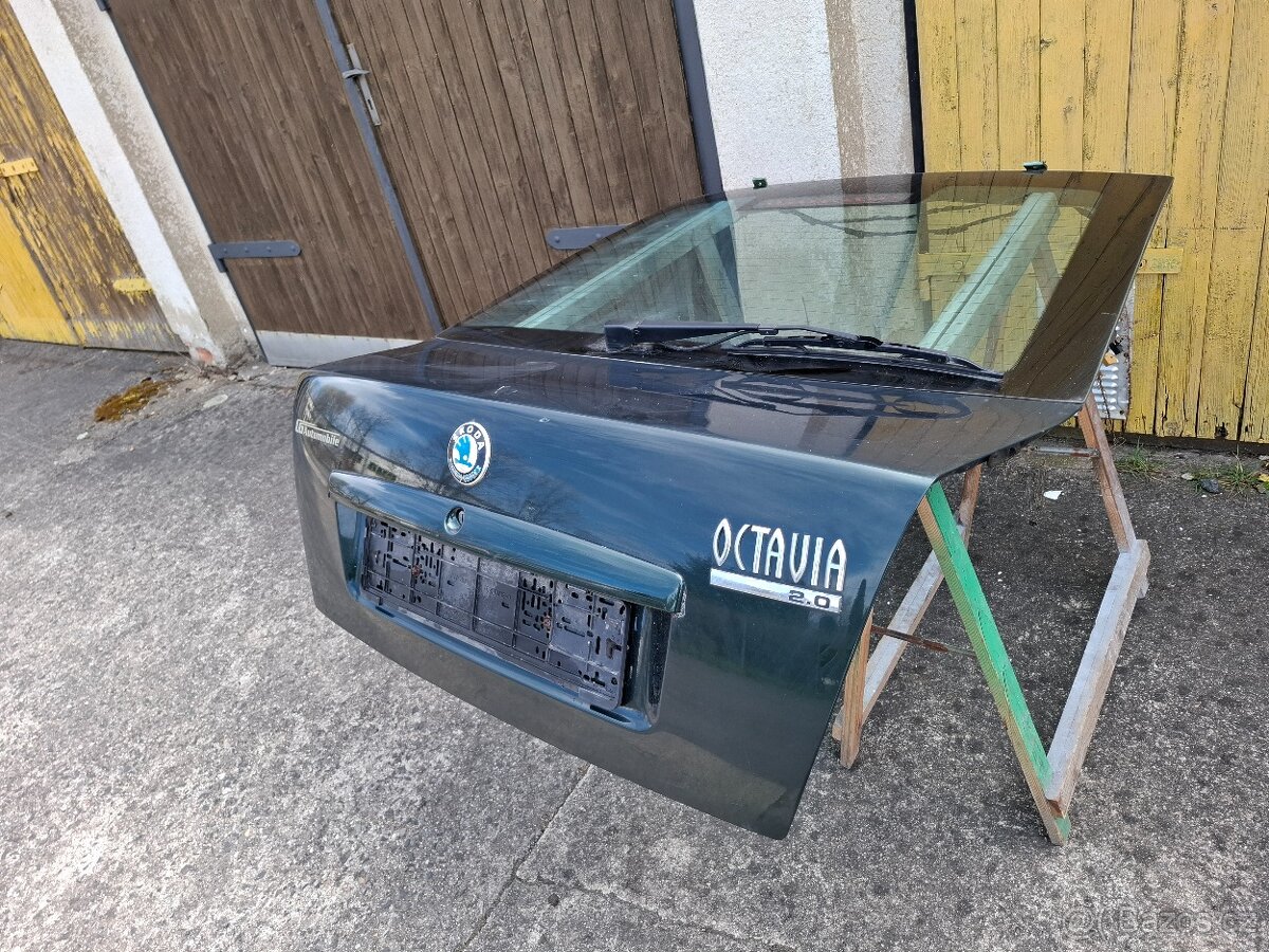 ŠKODA OCTAVIA I. LIFTBACK -- ZADNÍ VRATA