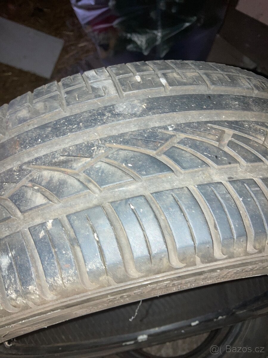 Gumy 205/45 R16