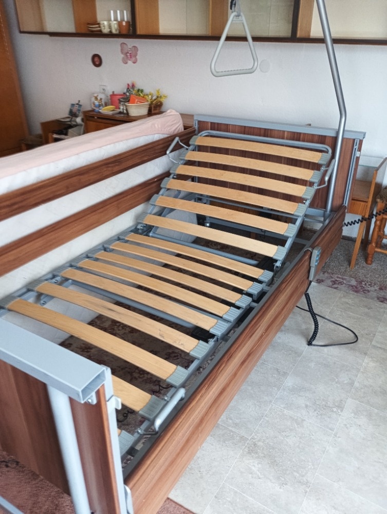 Elektrická polohovací postel + hrazda + matrace + potah