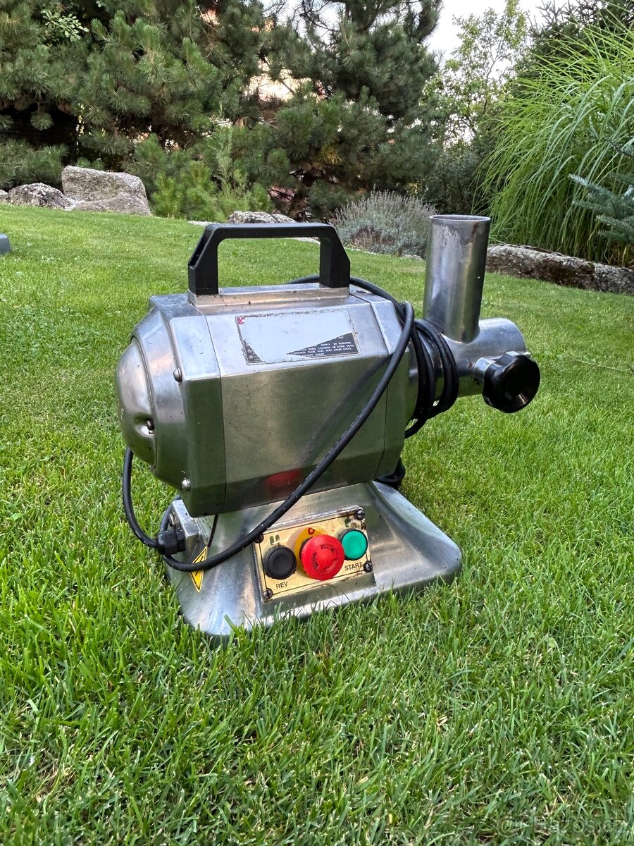 Prodám mlýnek na maso