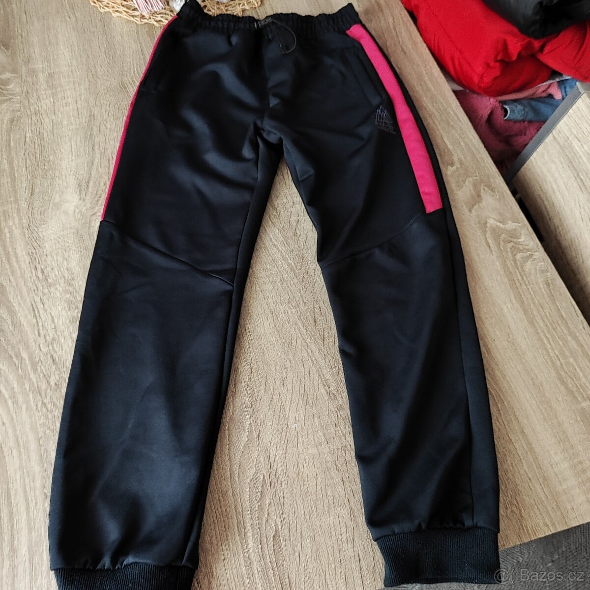 Krásně tepláky KUGO pro holčičku vel. 146