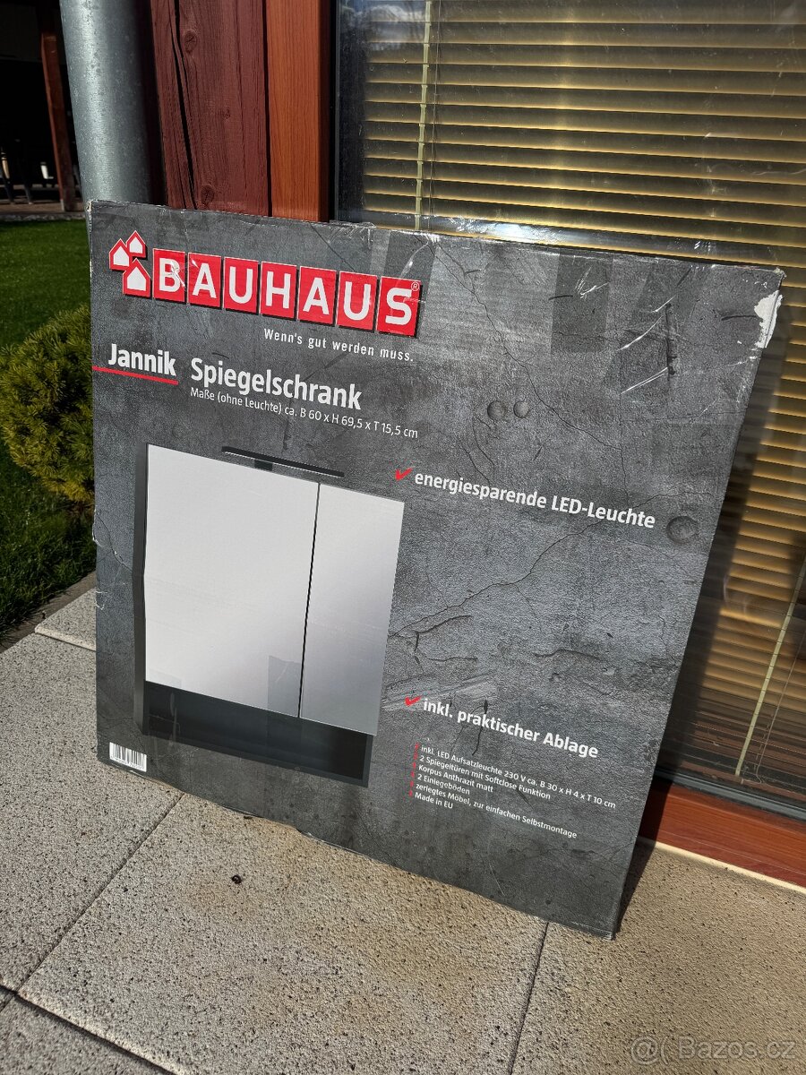 Jannik Zrcadlová skříňka s LED 60×70×14 cm černá