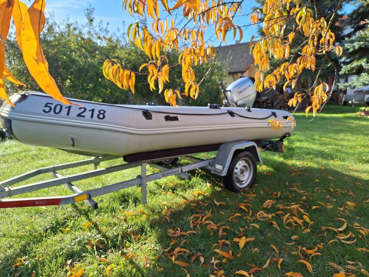 Prodám nafukovací člun rok starý, s motorem